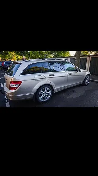 Mercedes-Benz C200 2010 photo 2