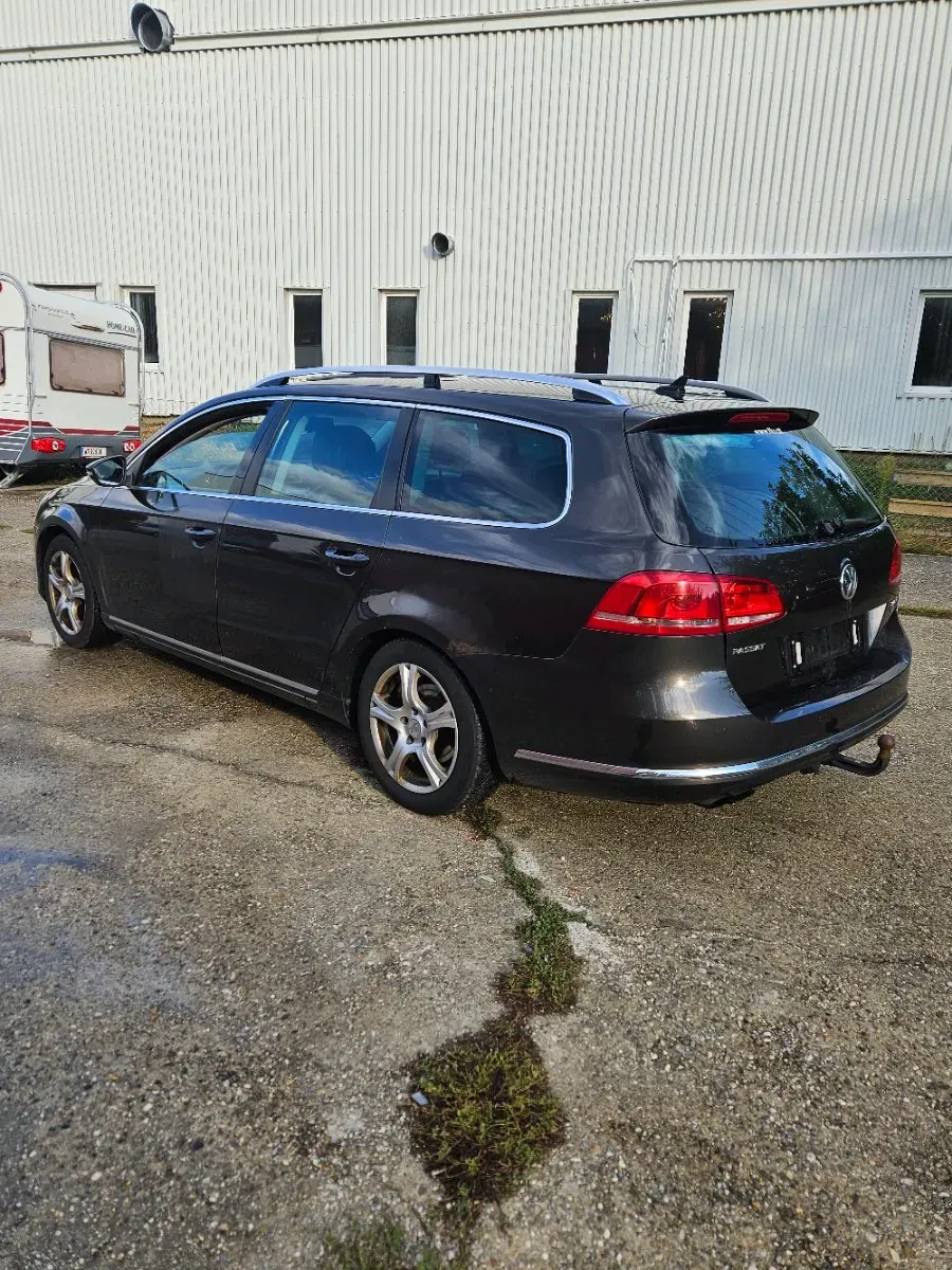 Volkswagen Passat 2012 photo 2