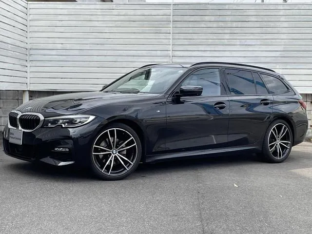 BMW 3 Series 2022 photo 2