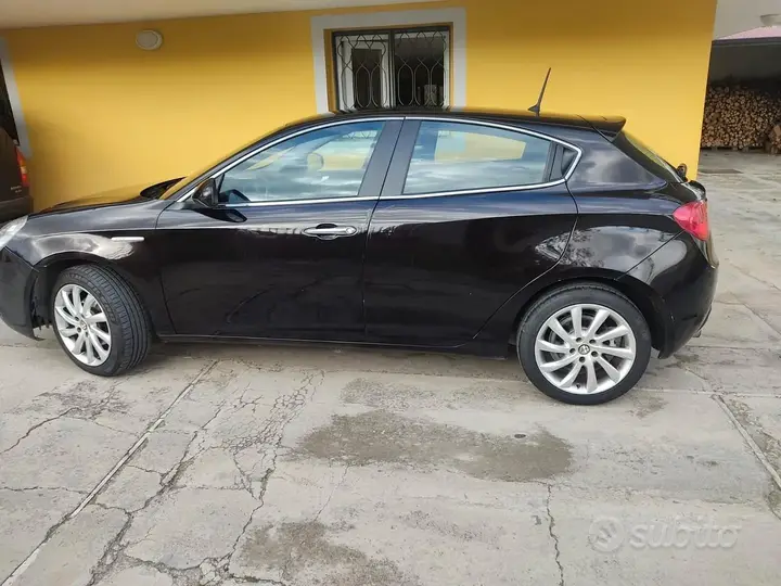 Alfa Romeo Giulietta 2014 photo 2