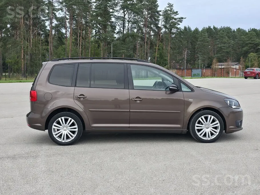 Volkswagen Touran 2013 photo 2