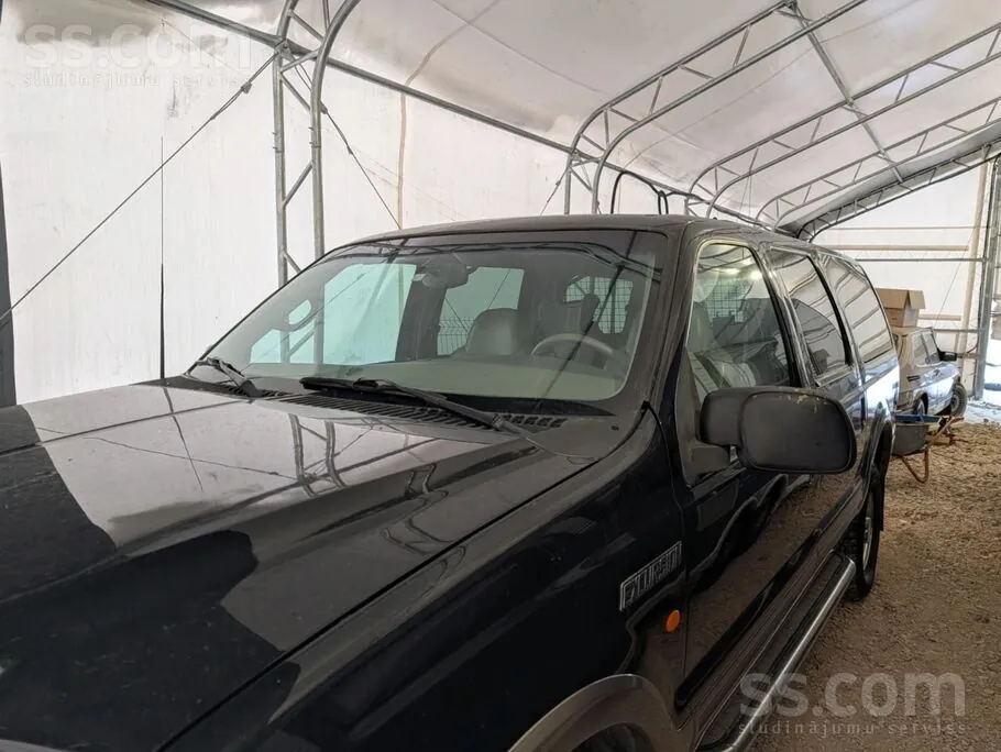 Ford Excursion 2001 photo 2