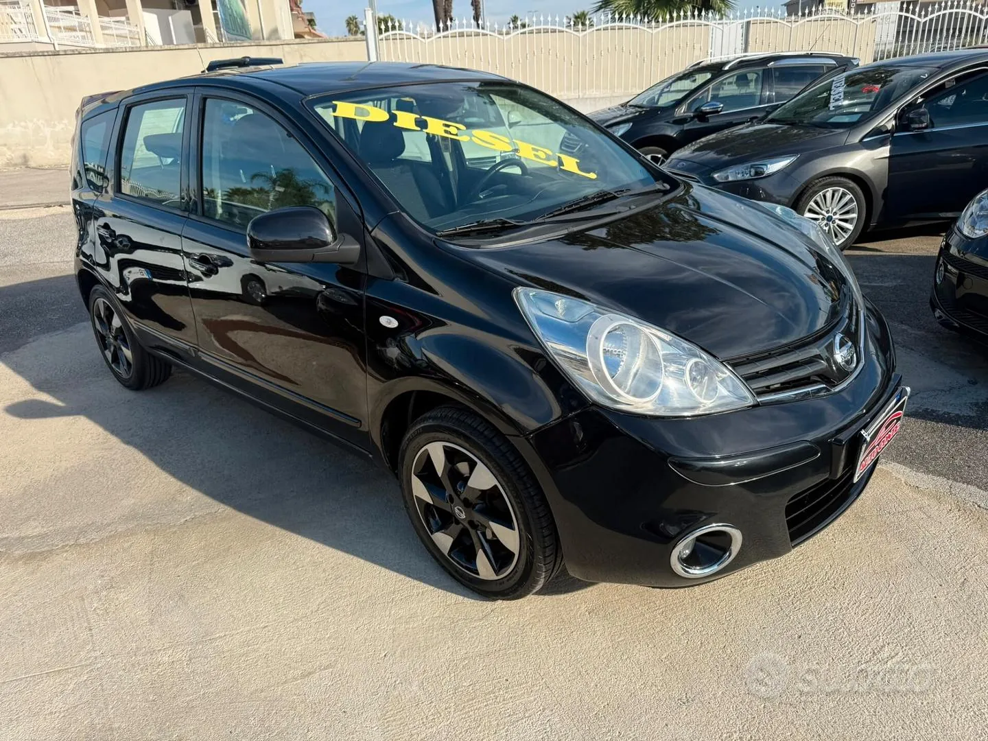 Nissan Note 2012 photo 3