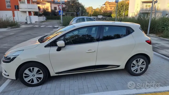 Renault Clio 2016 photo 2