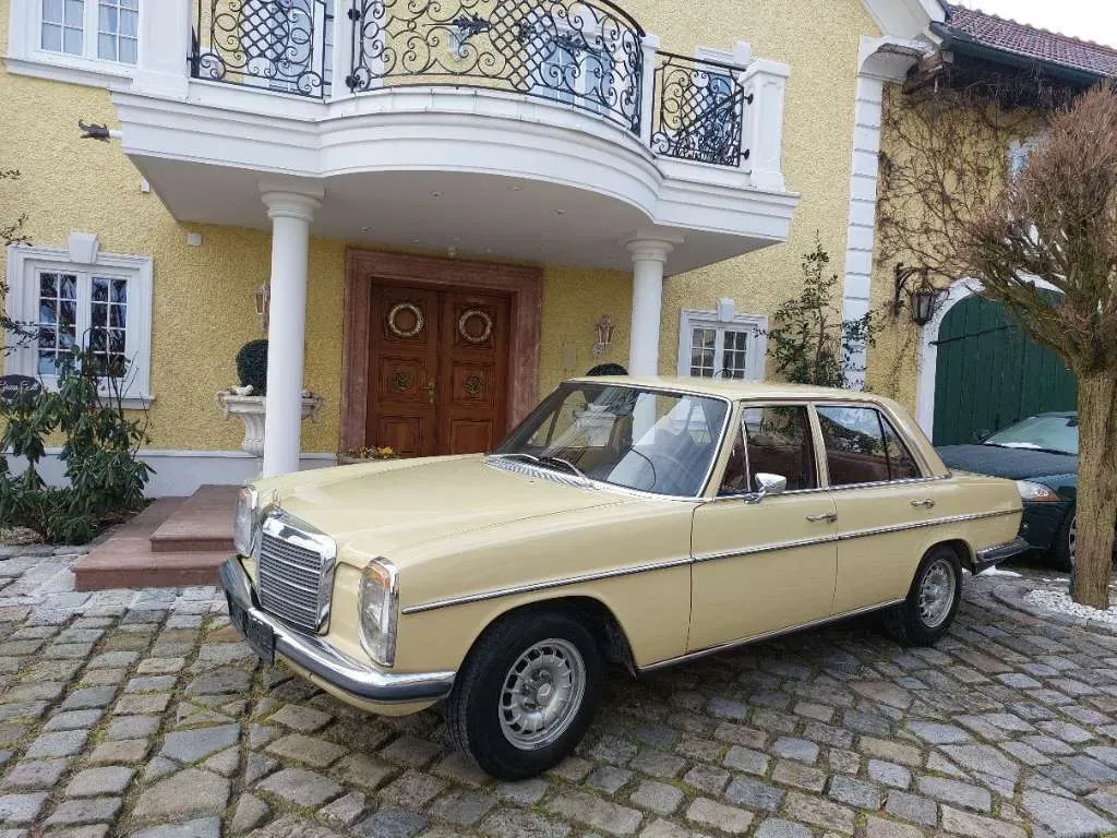 Mercedes-Benz E-Class 1972 photo 2