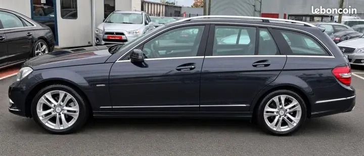 Mercedes-Benz C-Class 2011 photo 4
