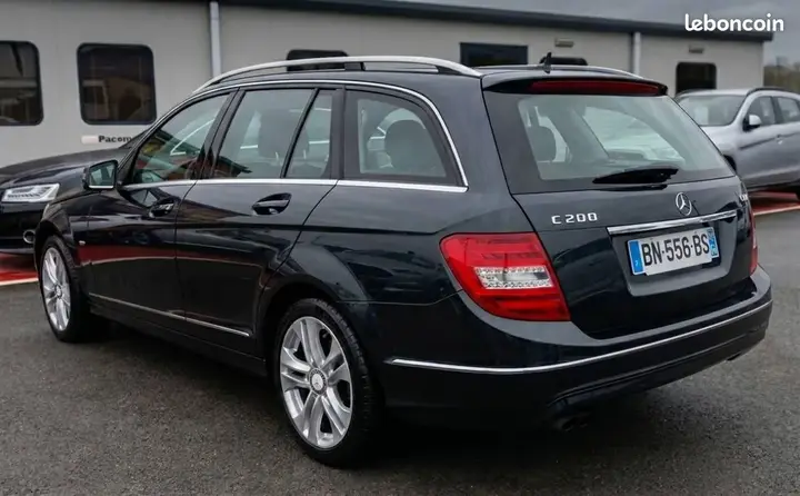 Mercedes-Benz C-Class 2011 photo 3