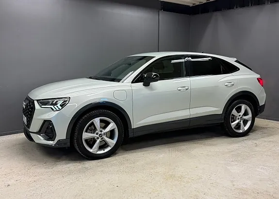 Audi Q3 2022 photo 2