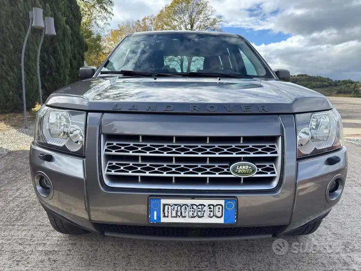 Land Rover Freelander 2012 photo 2