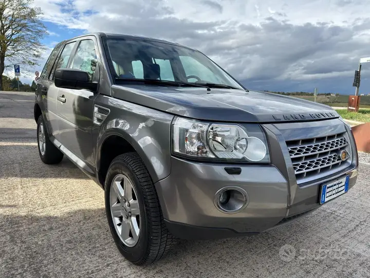 Land Rover Freelander 2012 photo 3