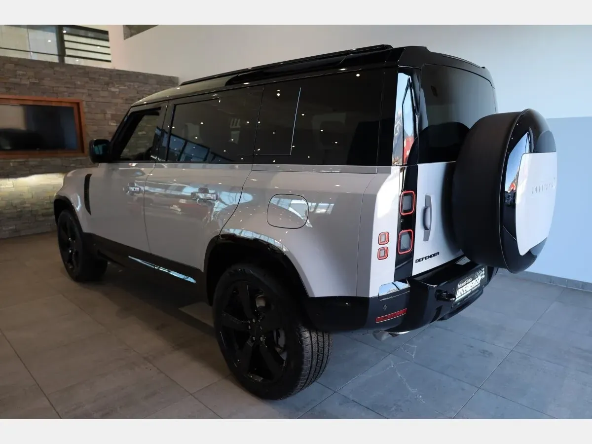 Land Rover Defender photo 3