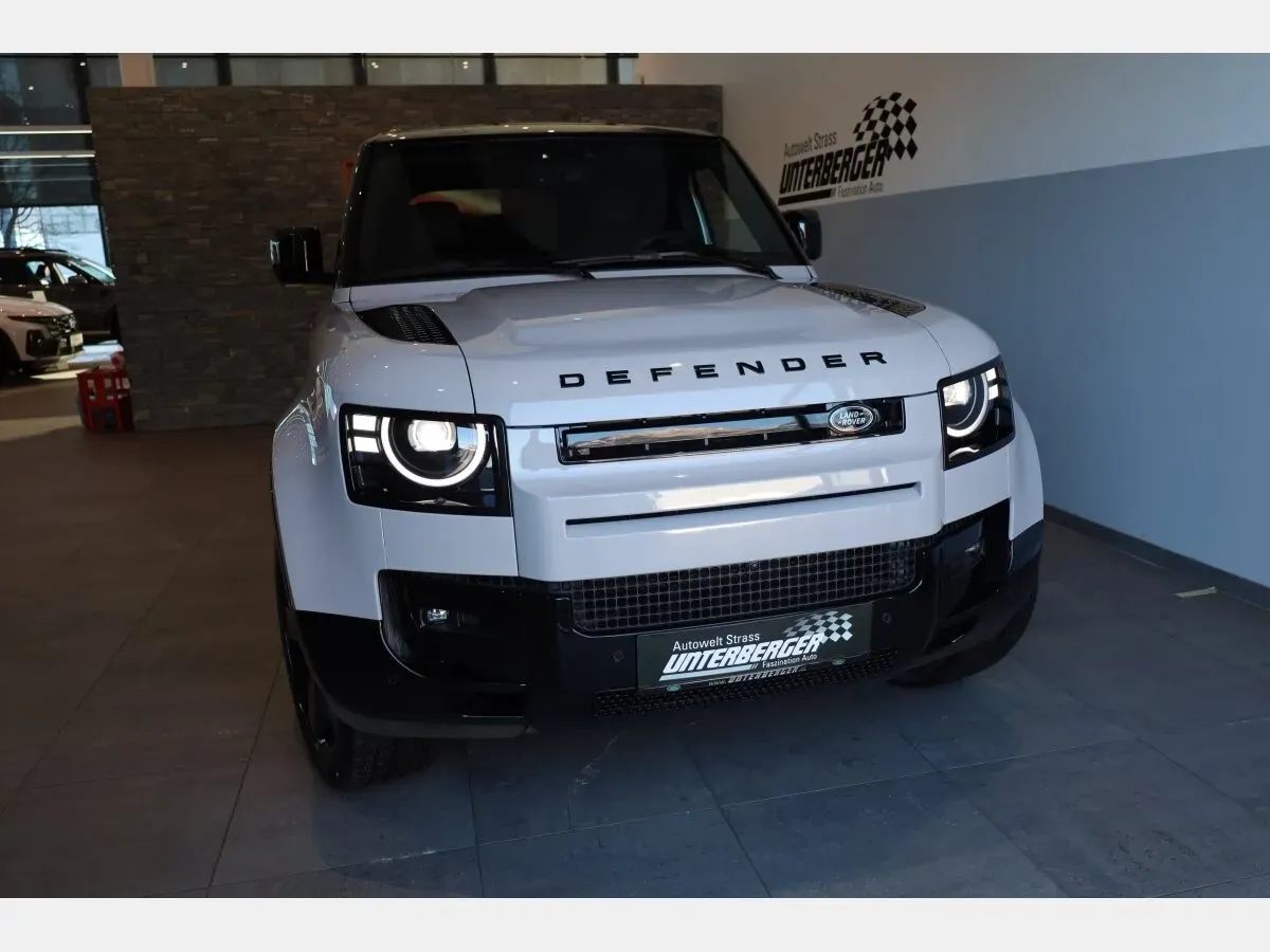 Land Rover Defender photo 2
