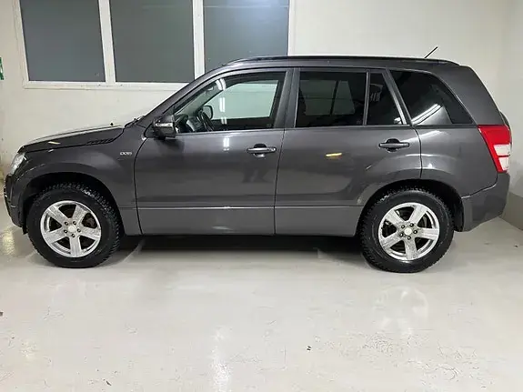 Suzuki Grand Vitara 2011 photo 2