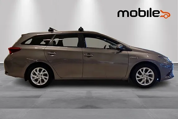 Toyota Auris 2018 photo 2