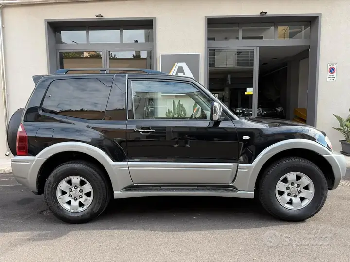 Mitsubishi Pajero 2004 photo 2