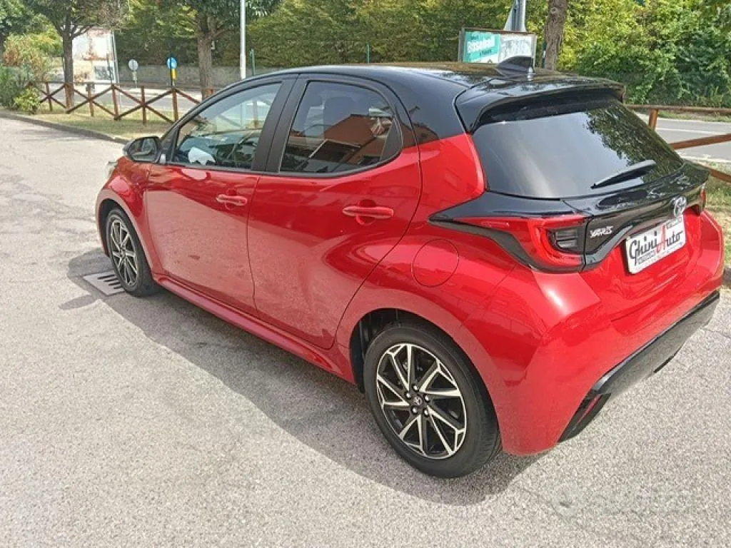Toyota Yaris 2022 photo 2