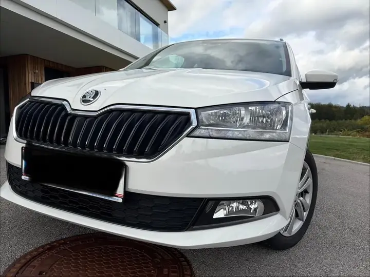 Skoda Fabia 2022 photo 2