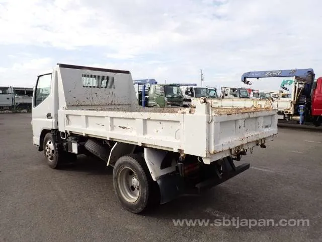 Mitsubishi Canter 2004 photo 3