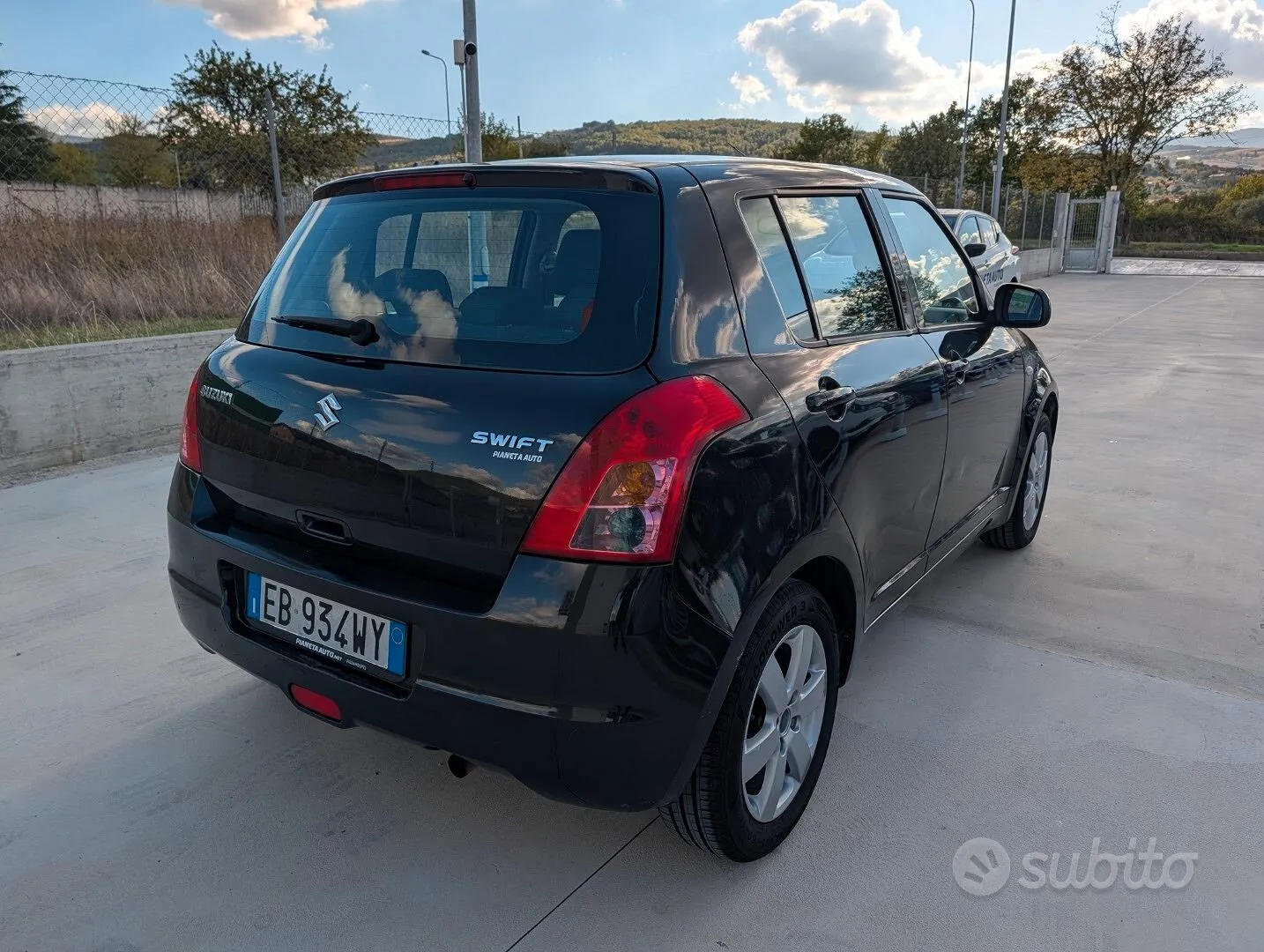 Suzuki Swift 2010 photo 5