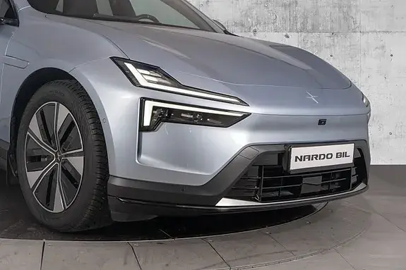 Polestar 4 2025 photo 2