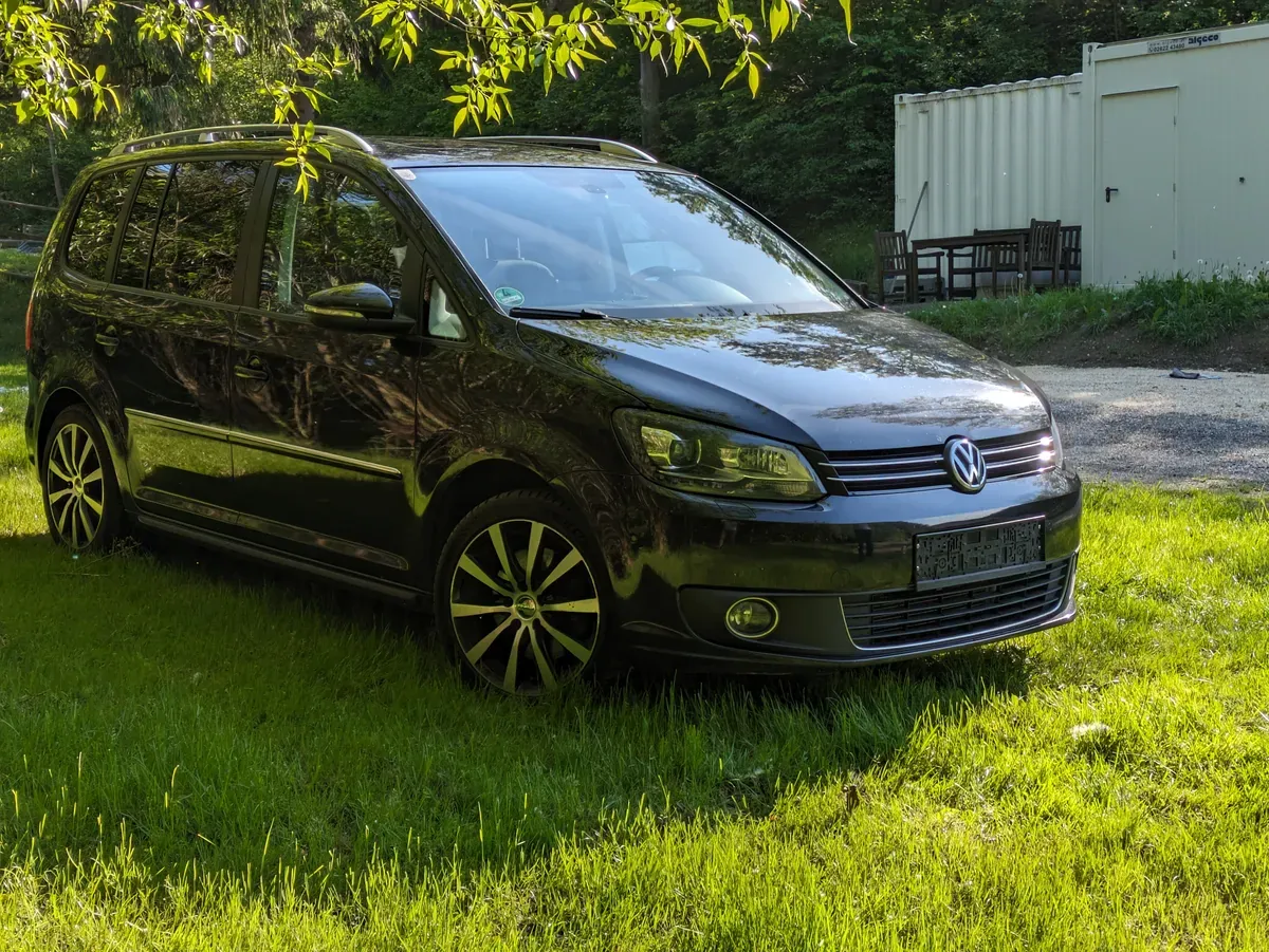 Volkswagen Touran 2012 photo 3