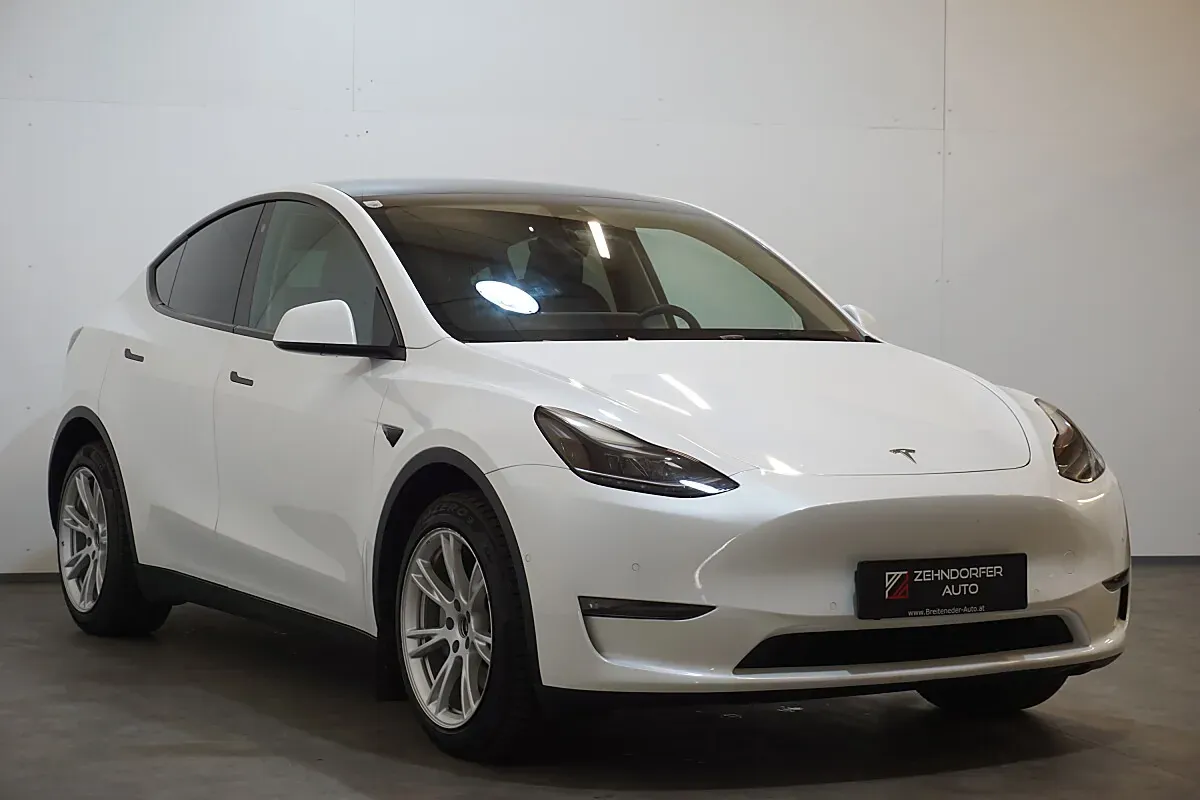 Tesla Model Y 2022 photo 2