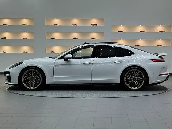 Porsche Panamera 2025 photo 2