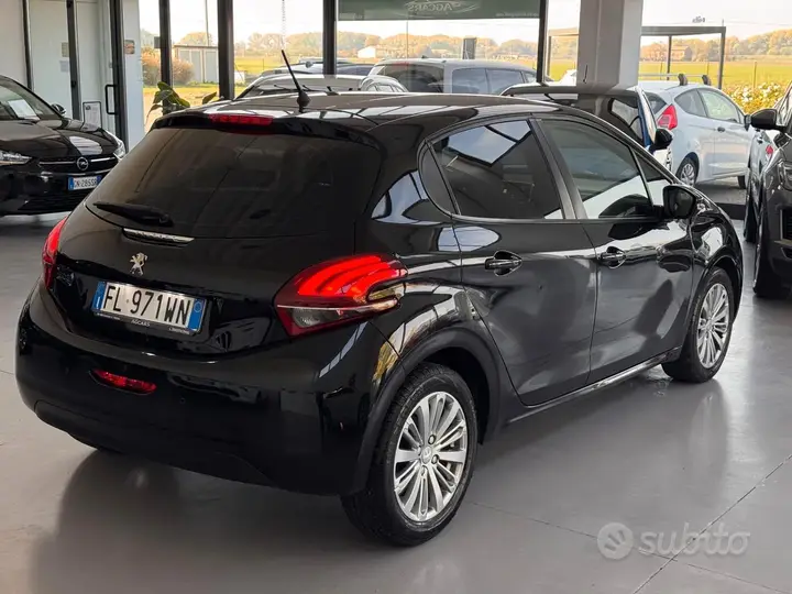 Peugeot 208 2018 photo 4