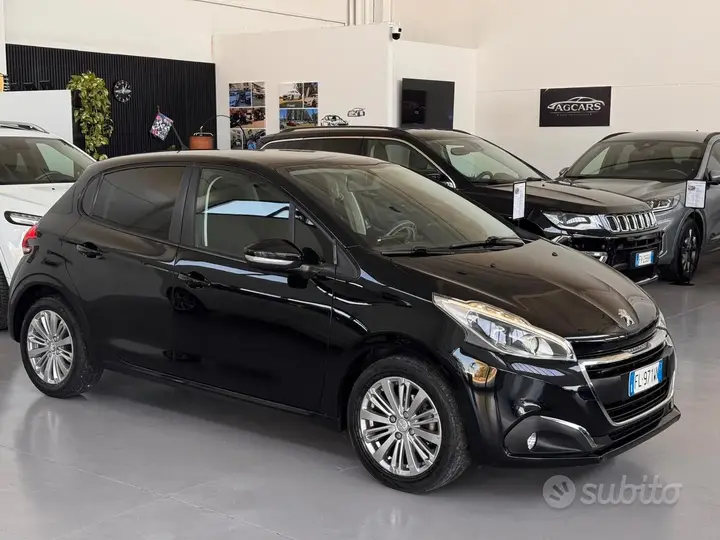 Peugeot 208 2018 photo 3
