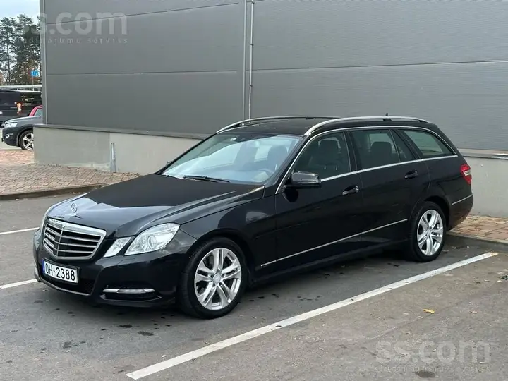 Mercedes-Benz E300 2012 photo 2