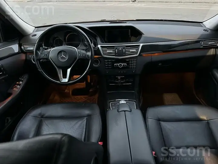 Mercedes-Benz E300 2012 photo 4