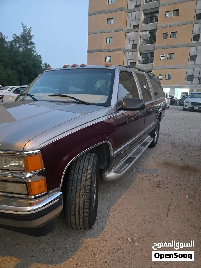 Chevrolet Suburban 1998 photo 2