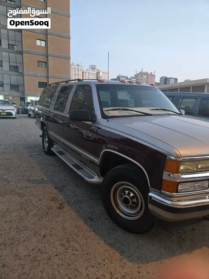 Chevrolet Suburban 1998 photo 3