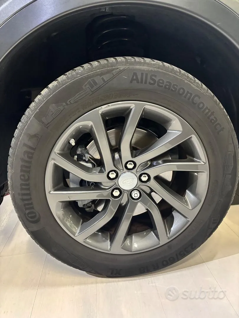 Land Rover Discovery Sport 2016 photo 3