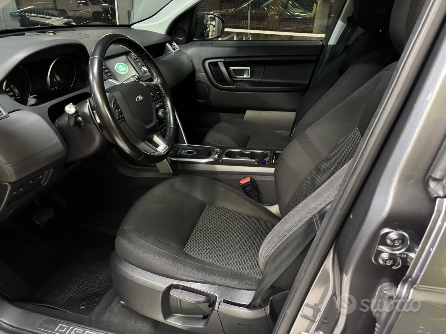 Land Rover Discovery Sport 2016 photo 5