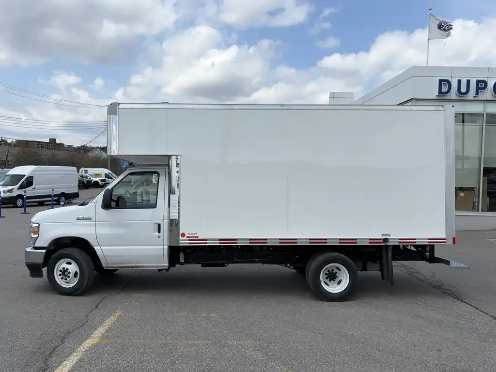 Ford E-Series Cutaway 2027 photo 3