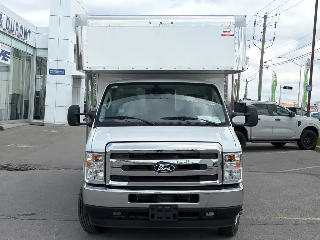 Ford E-Series Cutaway 2027 photo 2