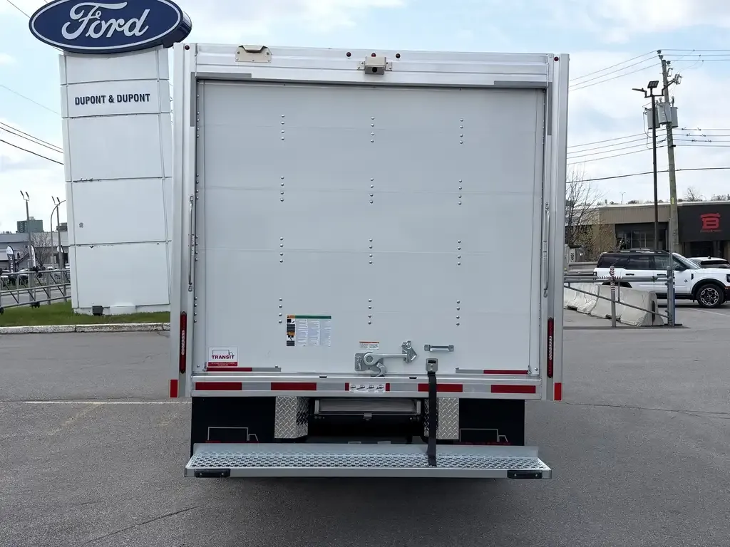 Ford E-Series Cutaway 2027 photo 5