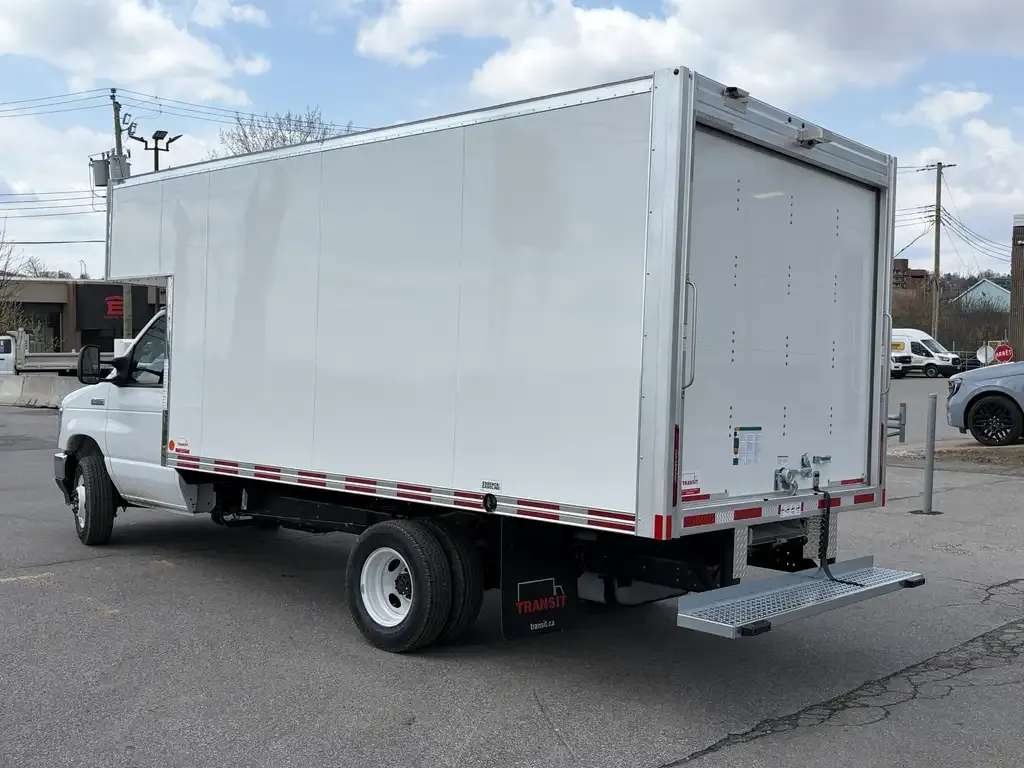 Ford E-Series Cutaway 2027 photo 4