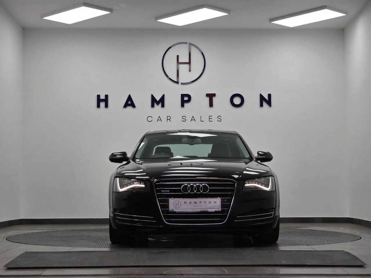 Audi A8 2011 photo 2