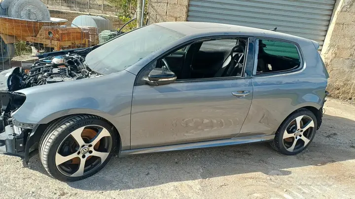 Volkswagen Golf 2010 photo 2
