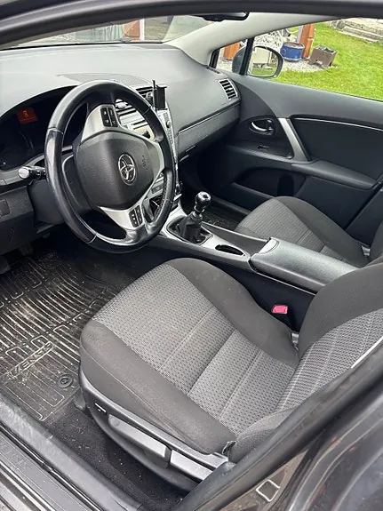 Toyota Avensis 2012 photo 3