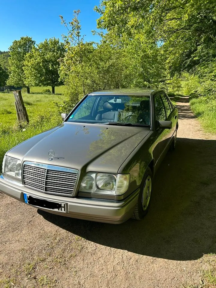 Mercedes-Benz W124