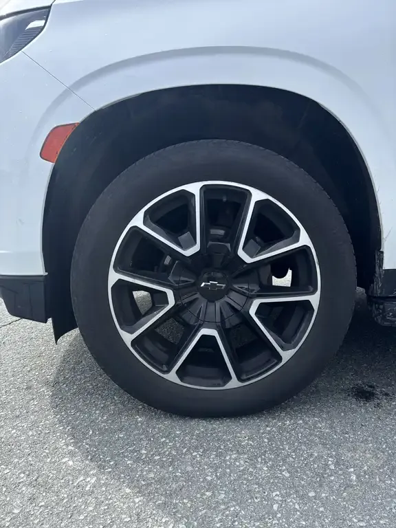 Chevrolet Suburban 2021 photo 3