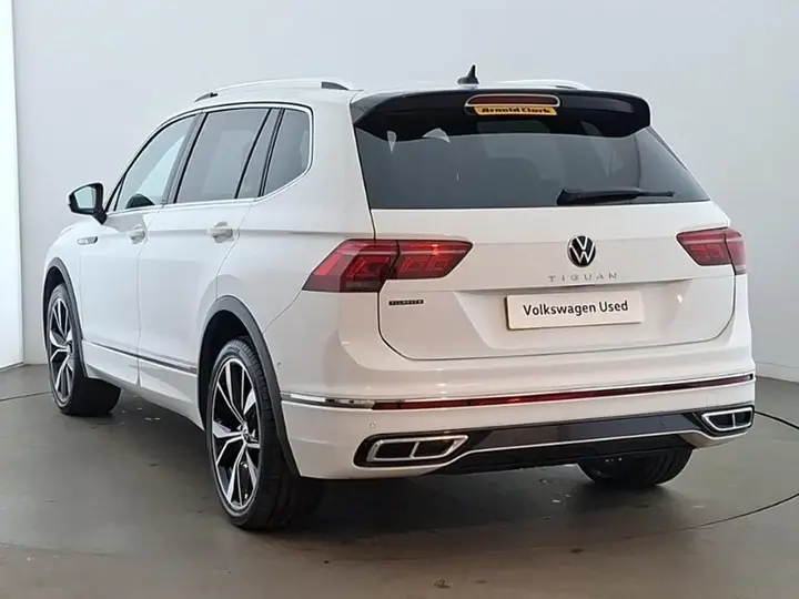 Volkswagen Tiguan Allspace 2023 photo 2