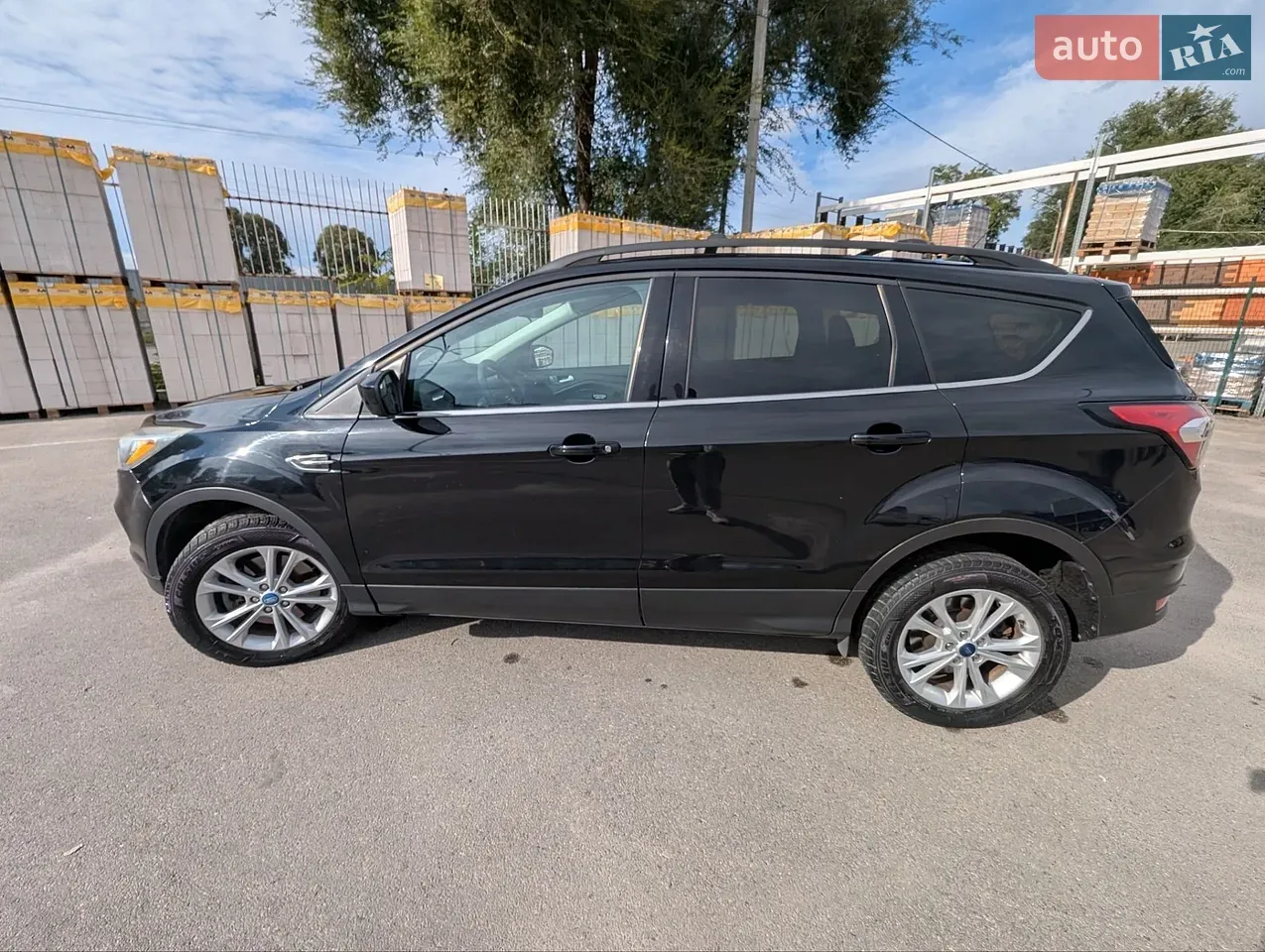 Ford Escape 2018 photo 2