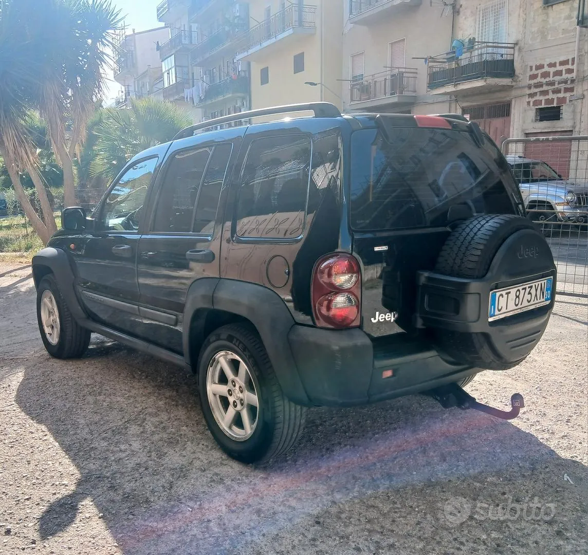 Jeep Cherokee 2005 photo 4