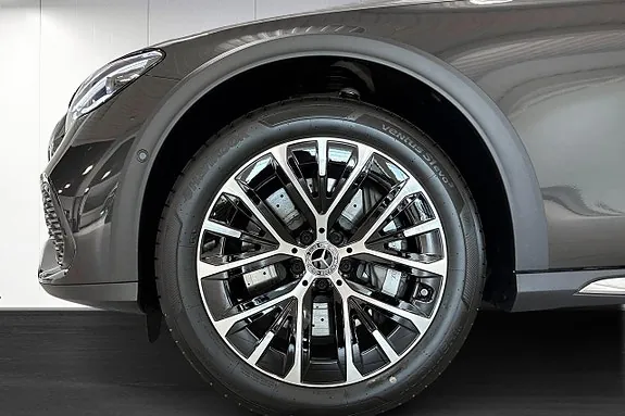 Mercedes-Benz E300 2026 photo 5