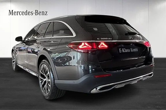 Mercedes-Benz E300 2026 photo 3
