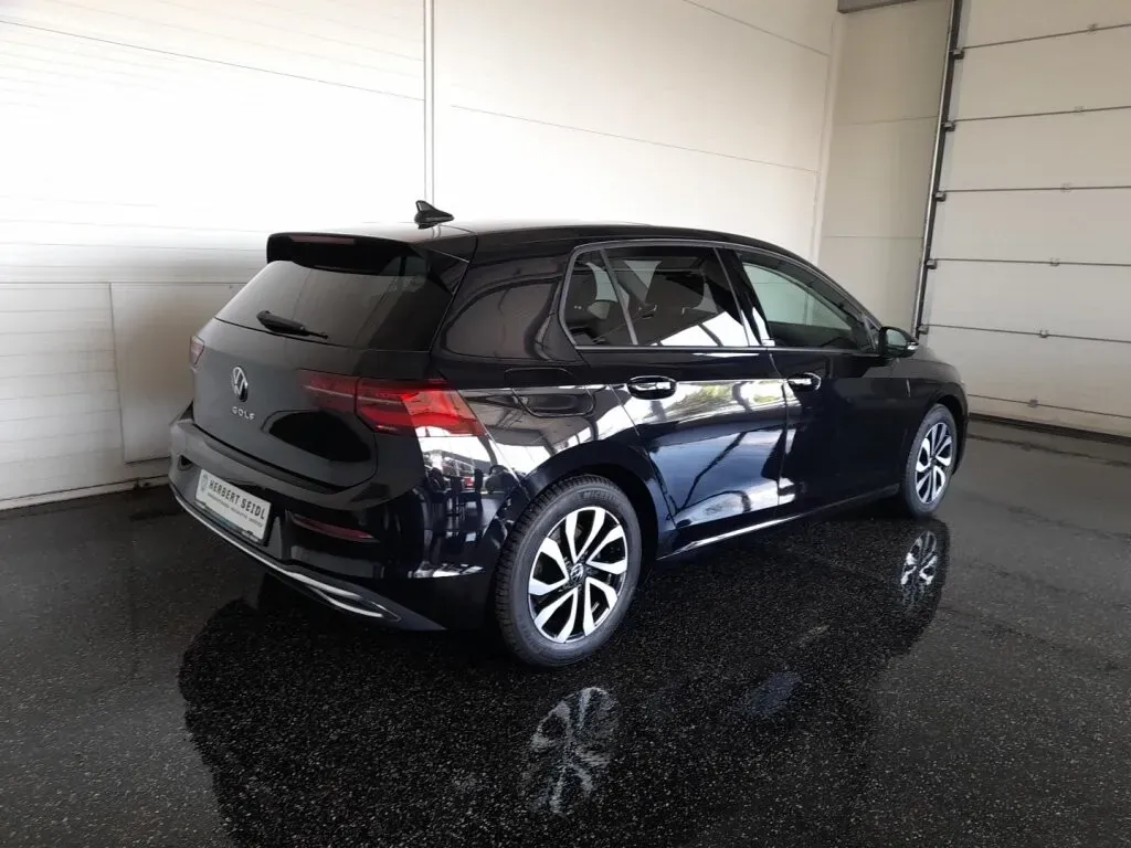 Volkswagen Golf 2022 photo 2
